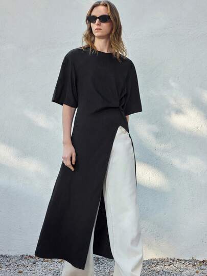 Ontre Camiseta de diseño de la serie casual esencial con sensación lujosa y minimalista, apta para usar como atuendo elegante de invitado a bodas, para viajes en crucero o aeropuerto, con un toque urbano y chic para oficina o uso casual, de tela suave y cómoda, con hombros caídos, manga 3/4, bajo asimétrico, detalle de giro lateral y abertura alta