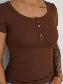 SAYEHFBABY 女式亨利领短袖T恤，女式短款上衣 - 咖啡棕 - 查看 3