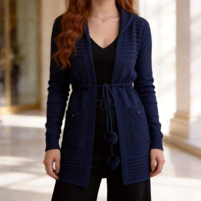 Blazer elegante para mujer con diseño moderno, corte estructurado y acabado ligero ideal para looks casuales o formales