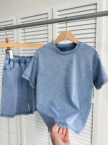 SHEIN 两件套男童时尚返校街头风混搭百搭设计复古酷炫街头宽松舒适清爽蓝色针织牛仔短袖T恤和松紧腰阔腿牛仔短裤，适合儿童日常穿着，也适合春夏派对、节日和街头服饰。两件套男童牛仔套装，牛仔衬衫短裤套装 - 藍色 - 查看 1