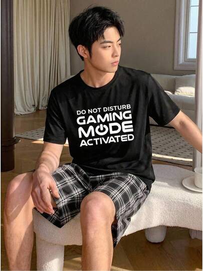 2件套青少年男童圆领黑色短袖T恤（白色字母印花）和宽松黑白格子短裤，休闲针织睡衣套装