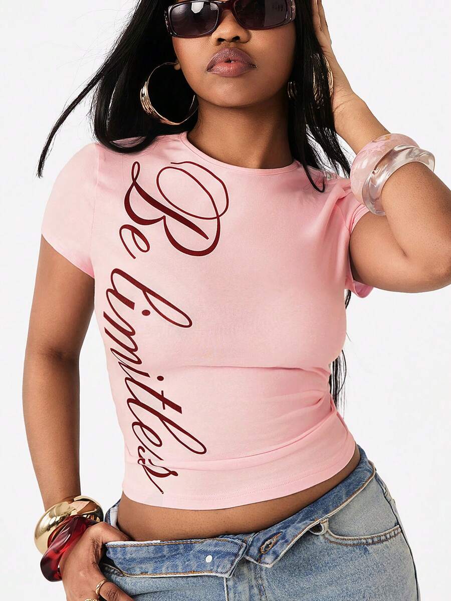Vadaroq 女款夏季純棉休閒街頭風外出穿搭復古時尚彈性舒適短版Baby Tee Y2K短版上衣時尚圖案粉色T恤 - 粉色 - 查看 1