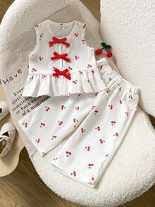 SHEIN Playful Pals 2件/組 嬰兒女童圓領無袖水果與櫻桃印花 100%純棉背心寬腿褲 白色與紅色 夏季可愛度假假期套裝 - 白色 - 查看 3