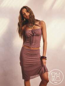 Aralina Sprint 两件套棕色波点中长连衣裙，细肩带系带设计，修身胸衣，轻盈面料，尽显女性柔美俏皮的夏季穿搭风格，适合休闲早午餐、复古风情、可爱晚装等场合。半身裙吊带两件套。 - 棕色 - 查看 1