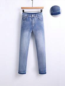 Quần jean denim dáng ôm, rách nhẹ, phối màu tương phản dành cho nam thiếu niên, thích hợp cho mùa hè và mùa xuân. Chiếc quần jean màu xanh nhạt này có chất liệu pha cotton thoải mái, kiểu dáng tôn dáng và mang phong cách đường phố đa năng. Phù hợp cho dạo phố, đi chơi hàng ngày, đi học, đi làm, tụ họp, ở nhà và các kỳ nghỉ quanh năm. - Rửa trung bình - Xem 1