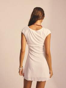 SHEIN Aralina-E Váy hè dễ thương cho nữ, chất liệu vải mềm mại, co giãn, tay ngắn, cổ vuông, phần ngực nhún bèo, dáng ôm. Váy đi nghỉ mát cho nữ, thích hợp mặc trong mùa hè. - trắng - Xem 2