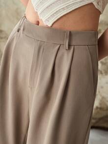 MOTF PREMIUM 褶裥斜插口袋西装裤 - 卡其色 - 查看 2