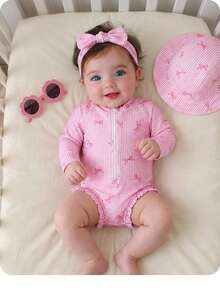 SHEIN Traje de baño de una pieza con cremallera frontal a media, volantes en el bajo y gorro de natación, con estampado de rayas y lazo, estilo vacaciones en la playa para bebés recién nacidos - Rosa - Ver 6