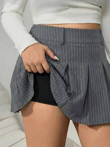 SHEIN EZwear 加大码黑白条纹迷你百褶裙，休闲百搭，适合返校季、春秋季穿着。 - 灰色 - 查看 4