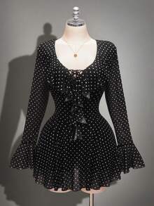 SHEIN ICON 大码女式波点网纱V领荷叶边迷你连衣裙，Y2K风格，适合秋季、约会和性感穿着；也是女士春季连衣裙，优雅的女式连衣裙。 - 黑與白 - 查看 1