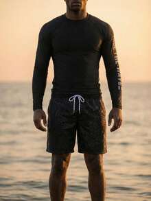 Manfinity KASUA 男士渐变字母印花插肩长袖防晒衣 男士防晒衣 男士度假泳装 男士泳衣长袖 男士长袖T恤 - 彩色 - 查看 5