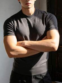 Manfinity Homme Áo thun nam tay ngắn cổ tròn, ôm sát, co giãn, thoải mái, tôn dáng, thích hợp mặc tập gym thường ngày. Áo thun nam màu xám, áo thun nam ôm sát, áo thun nữ, quần áo nam, áo thể thao nam, áo sơ mi nam. - Màu xám đen - Xem 6