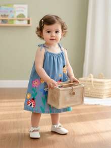 Vintaside Kids Đầm denim cho bé gái, màu xanh nhạt, dáng rộng, dây đeo mảnh, in hình bướm, hoa và bọ rùa dễ thương, chất liệu denim cotton nhẹ và mềm mại, là item thời trang không thể thiếu cho các bé gái sành điệu, thích hợp mặc vào mùa xuân/hè, đi chơi, chụp ảnh, dạo phố, dự tiệc, mẫu mới mùa hè 2026. - Rửa nhẹ - Xem 5