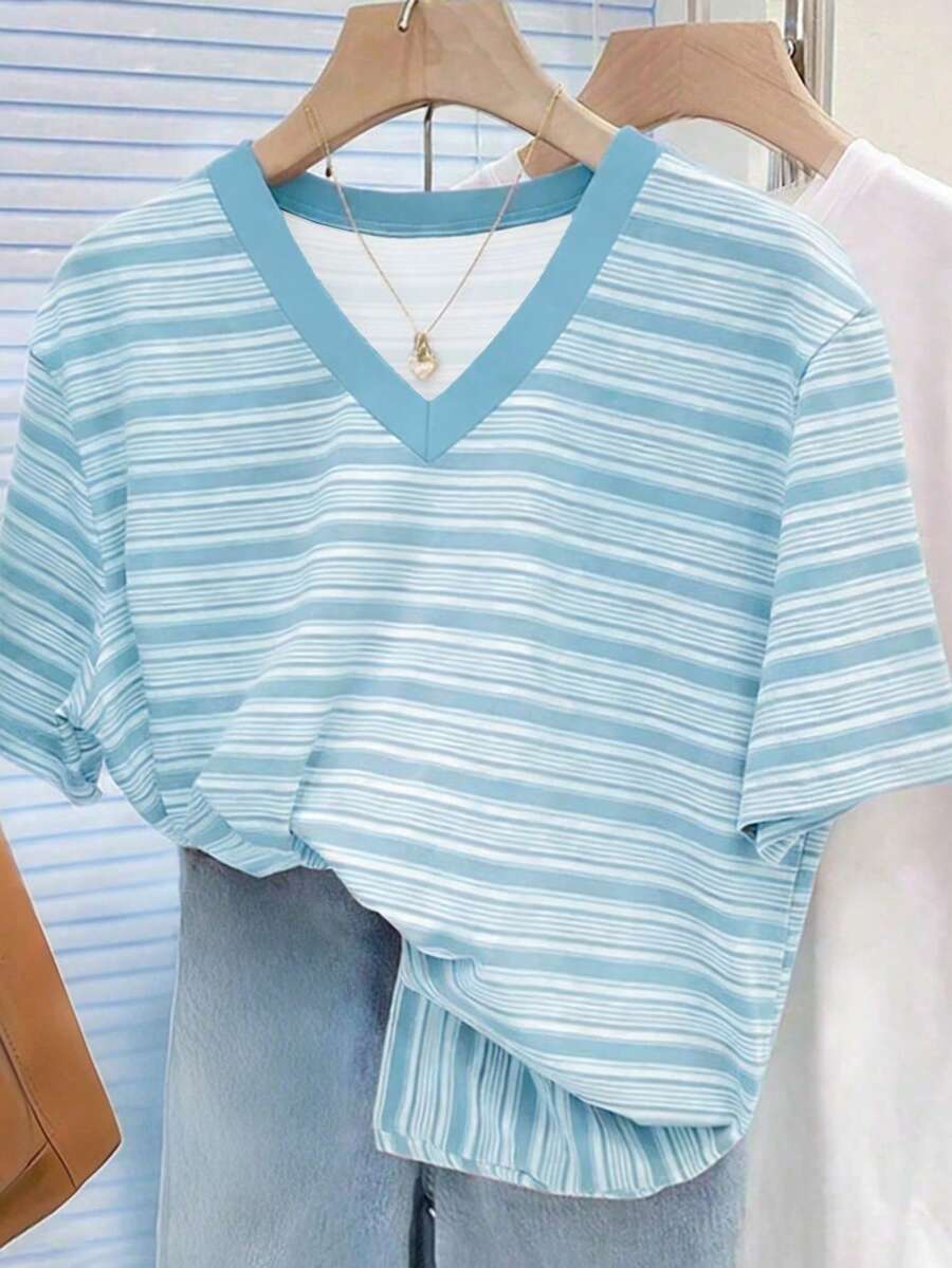 Resyla 复古彩色条纹女士短袖V领T恤，休闲夏季上衣 - 彩色 - 查看 1