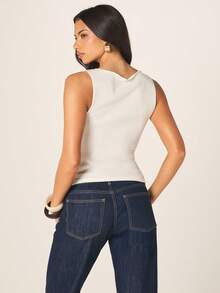MISSGUIDED Women's Ribbed Sleeveless Tank Top Crop Length Casual Summer Basic Tee Spring Wardrobe Essential Fitted Crew Neck Layering Piece - White - View 2