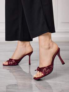 Sleekvia Giày sandal cao gót mũi nhọn màu trắng thêu ren nơ dành cho nữ, kiểu dáng thanh lịch, lãng mạn, thích hợp cho đám cưới, tiệc cưới, lễ phục cô dâu, phù dâu, dạ hội Giáng sinh. - Màu Hoa hồng đỏ - Xem 8