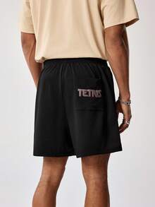 Tetris™ X SHEIN 男士几何印花松紧腰带口袋宽松休闲短裤 - 黑色 - 查看 2