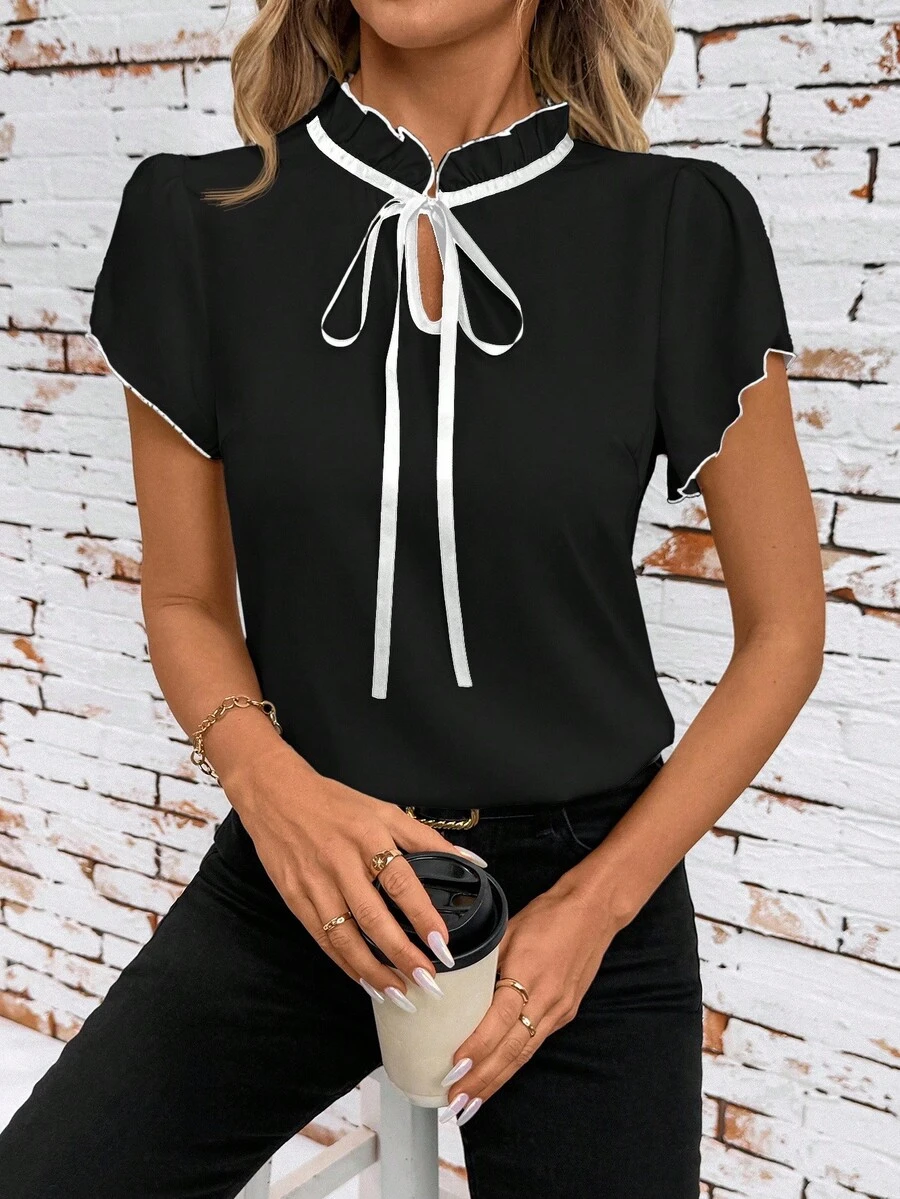 SHEIN Clasi 大码女式荷叶边系领短袖优雅衬衫 - 黑與白 - 查看 1