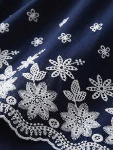 SHEIN Cosyjoi Áo kiểu nữ cỡ lớn thoải mái tay loe, viền thêu, màu trắng, thích hợp mặc đi làm, hẹn hò, đi nghỉ mát, mẫu mới mùa xuân/hè. - Xanh và trắng - Xem 4