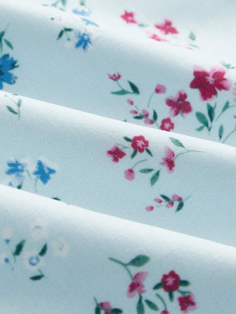 Abito midi aderente con stampa floreale e dettagli in pizzo, stile primaverile-estivo, stile francese parigino