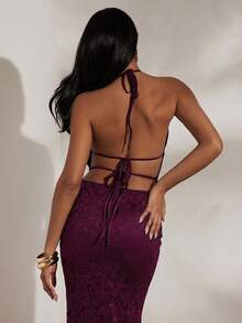 Opulessa Gaun Liburan Rajut Warna Polos Berenda Model Halter dengan Leher V Dalam dan Bahu Terbuka untuk Wanita, Pakaian Musim Panas dan Semi, Gaun Panjang Ungu Elegan untuk Pantai - Purple - View 3
