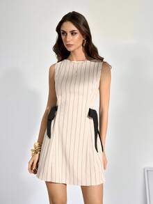 SHEIN Tall 女士条纹亚麻休闲时尚街头无袖法式度假修身露背双面蝴蝶结连衣裙绉纱纹理低弹面料女士迷你连衣裙，收腰连衣裙，时尚百搭，适合夏季、日常穿着、法式度假休闲装、日常穿着、外出、度假、教师装、老钱风、商务休闲女装、返校礼服、女士休闲连衣裙 - 杏色 - 查看 4