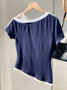 Comfortcana Áo thun cotton họa tiết ren phối họa tiết, phong cách đồng quê ngọt ngào, màu xanh navy, in chữ, cổ chữ V bất đối xứng, tay ngắn, sọc bên hông, hàng mới về 2026, thời trang xuân hè cho nữ, đi biển, đi nghỉ mát, áo nữ casual cho nữ, phong cách Y2K 2000s. - Màu xanh hải quân - Xem 2