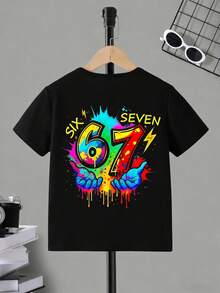 SHEIN 男童休闲时尚舒适简约百搭创意泼墨数字“67”字母图案短袖T恤，适合男孩户外穿着 - 黑色 - 查看 2