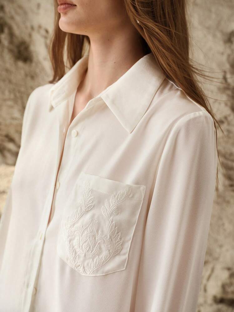 WOMEN'S COMMUTER EMBROIDERED DETAIL FRONT BUTTON LONG SLEEVE SHIRT