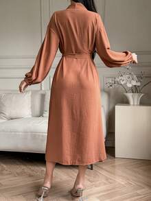 DAZY Damen eleganter einfarbiger ärmelloser Bademantel mit Gürtel, 2-teiliges Set, Frühlings-/Sommer-Loungewear für Frauen - Braun - Übersicht 2