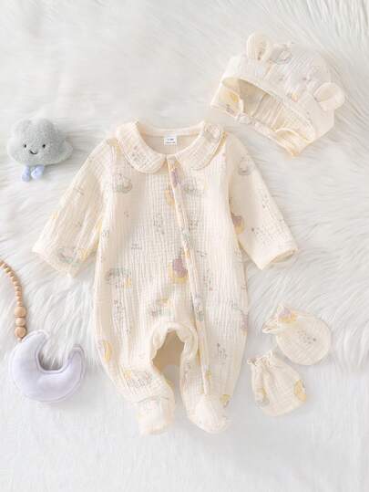 Bộ áo liền quần dài tay, mũ và găng tay họa tiết gấu bằng vải muslin cotton màu mơ cho trẻ sơ sinh, thích hợp mặc ở nhà.