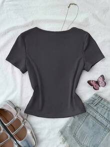 Áo thun tay ngắn ôm sát, phối ren, nơ và dệt kim gân màu xám trắng tương phản, dành cho nữ tuổi teen, thích hợp cho ngày Valentine mùa xuân/hè, phong cách thường ngày ở nhà, sạch sẽ, kiểu Mỹ BM, phong cách Y2K. - Màu xám đen - Xem 2