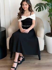 SHEIN Đầm đen thanh lịch mùa hè mới dành cho bé gái, kiểu dáng trễ vai Pháp, thắt eo, xòe nhẹ với điểm nhấn ngọc trai, phù hợp cho đi làm hàng ngày, dự tiệc và ăn tối. - Đen và trắng - Xem 1