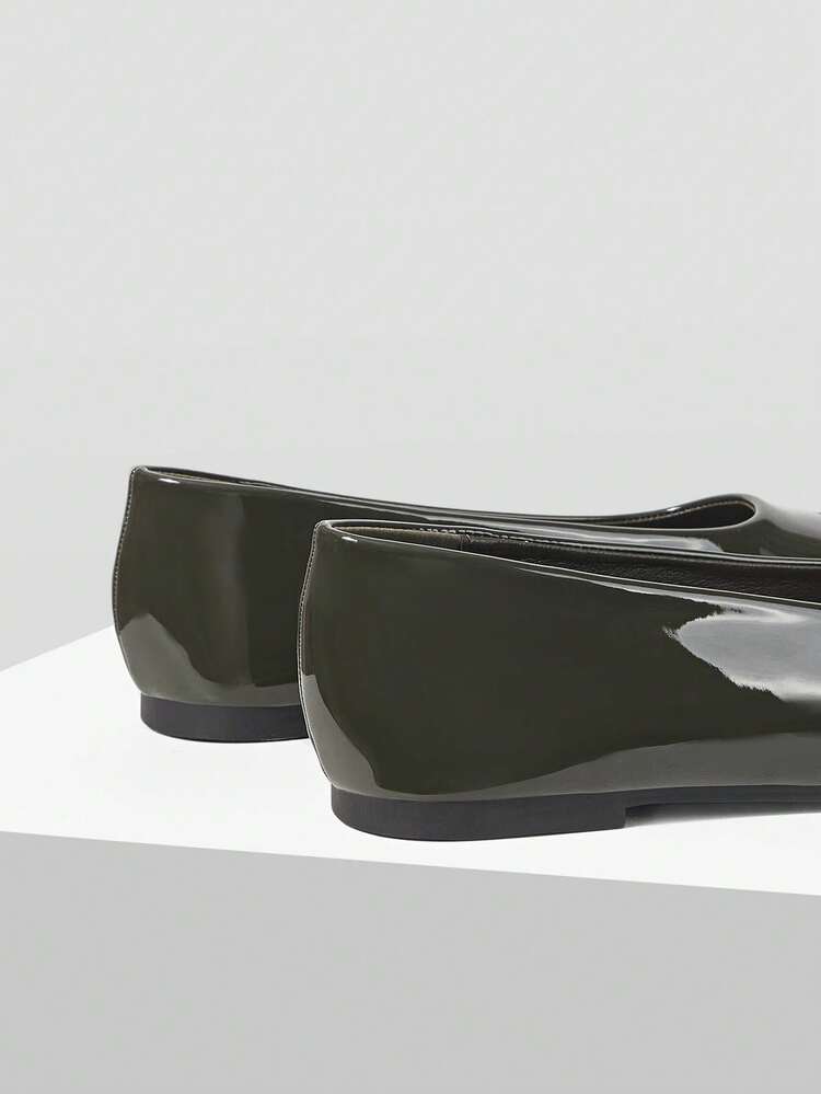 WOMEN SHOES RETRO NEW FASHIONABLE GREEN PU LEATHER COLOR MATCHING SQUARE TOE FLAT SOLE SHOES, SIMPLE CASUAL AND LIGHT, LOW VAMP AND SLIP-ON, COMFORTABLE AND ELEGANT HIGH-END BALLET SHOES SPRING SHOES