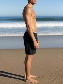 Manfinity Swimmode Quần short đi biển nam mùa hè kẻ sọc phối nhiều màu, có dây rút, màu xám, quần bơi nam, đồ bơi đi biển nam, quần short đi biển nam. - màu đen - Xem 3