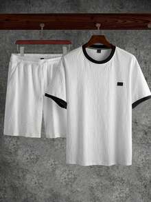 Manfinity CasualCool 男士休闲圆领提花短袖T恤套装，适合休闲、居家和通勤穿着。针织钩编花瓣纹理提花面料，撞色领口和袖口。送给丈夫和男友的礼物，送给朋友的佳品，INS热销T恤套装。 - 白色 - 查看 3