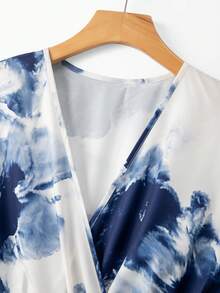 GlowEve 女士蓝色数码印花V领短袖收腰褶皱系带A字中长连衣裙，优雅显瘦，春夏款 - 藍色 - 查看 6