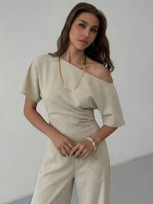 Aloruh 杏色百搭简约不对称肩部蝙蝠袖荷叶边腰部连体裤，夏季服装 - 杏色 - 查看 3