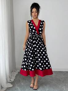 SHEIN Franclia Neues elegantes Mode Schwarzes Polka Punkt Muster Rotes Kreuz V-Ausschnitt Ärmellos Taille Binden A-Linie Kleid, schlank sitzend für Frauen, geeignet für Urlaub, Frühling/Sommer - Schwarz - Übersicht 5