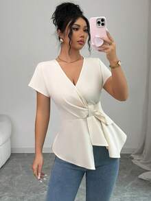 SHEIN Elenzya 优雅浪漫的V领衬衫，适合度假和通勤穿着。女士裹身式上衣，前系带上衣，优雅高贵的象牙色上衣，白色上衣，女士上衣和衬衫，职业衬衫，工作服，女士最新款上衣，新款优雅女士上衣，女士衬衫 - 杏色 - 查看 3