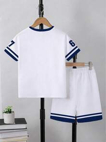 SHEIN Coolqubz 男童春夏休闲时尚创意个性清新简约时尚数字67条纹蓝白组合字母标语印花宽松T恤短裤套装，舒适日常穿着，温暖的夏秋风格，适合春、夏、秋季穿着。 - 彩色 - 查看 2