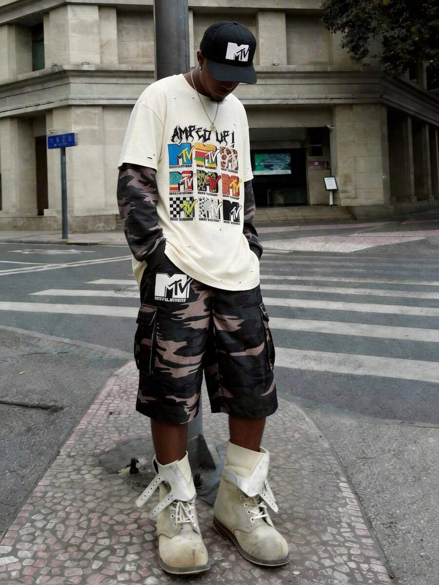 MTV | SHEIN Bộ đồ nam gồm áo dài tay cổ tròn và quần short in chữ họa tiết rằn ri tương phản. - Màu Khaki - Xem 1