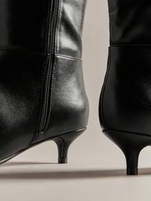 Hauture Women's Glamorous Sexy Pointed Toe Kitten Heel Knee-High Boots - Black - View 6