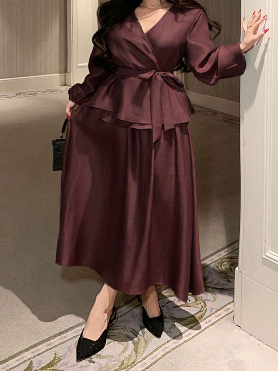 Dazy Plus 大码女士优雅纯色V领系带衬衫和A字裙两件套，春夏款 - 酒紅色 - 查看 1