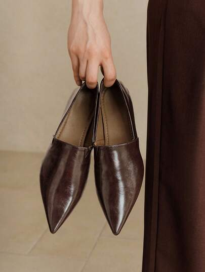 2024 秋冬新款咖啡色女士尖头乐福鞋，百搭简约舒适一脚蹬平底鞋，休闲通勤鞋