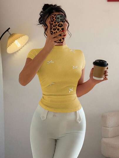 Rafferiza Şık ve Çok Yönlü Fransız Pileli Fiyonk Detaylı Kısa Kollu Tişört