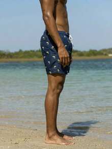 Manfinity Swimmode Herren Strandhose mit elastischem Bund, Kordelzug, Taschen und lockerem Schnitt, Lässig Strandshorts mit Delfin-Muster, Herren Badebekleidung Poolshorts - marineblau - Übersicht 6