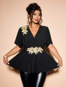 Cravure 大码女士优雅3D立体花卉黑金蕾丝边交叉领衬衫，收腰设计，花卉蕾丝拼接，适合毕业典礼、节日、情人节、音乐节、母亲节、万圣节、感恩节、复活节、国庆节、晚会、约会、派对、婚礼、户外活动等场合。 - 黑色 - 查看 5