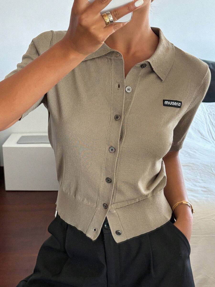 DAZY 字母提花针织 Polo 领休闲度假春夏针织开衫女款 - 卡其色 - 查看 1