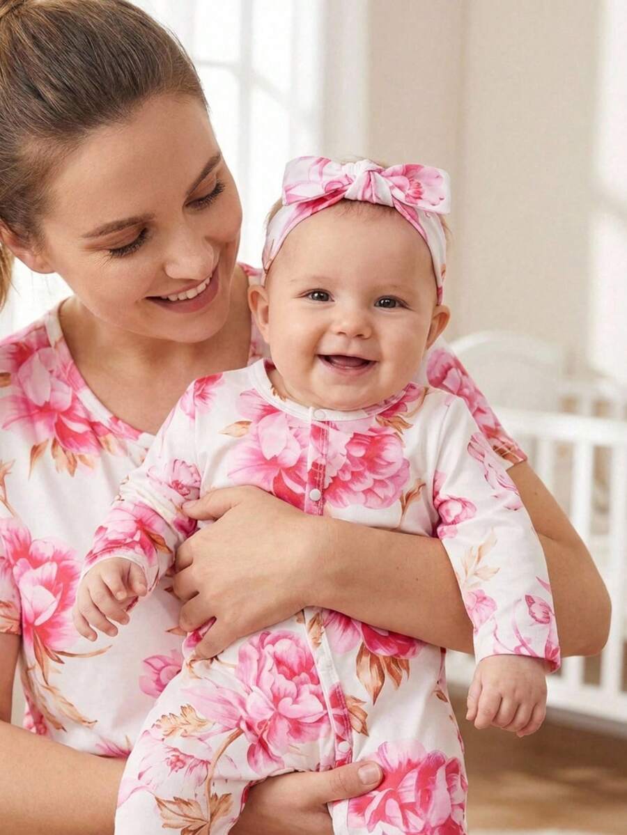 Bộ áo liền quần dài tay có mũ cho bé sơ sinh, nền trắng họa tiết hoa nhí hồng, thiết kế dễ thương, chất liệu mềm mại và thoải mái. - Hồng - Xem 1